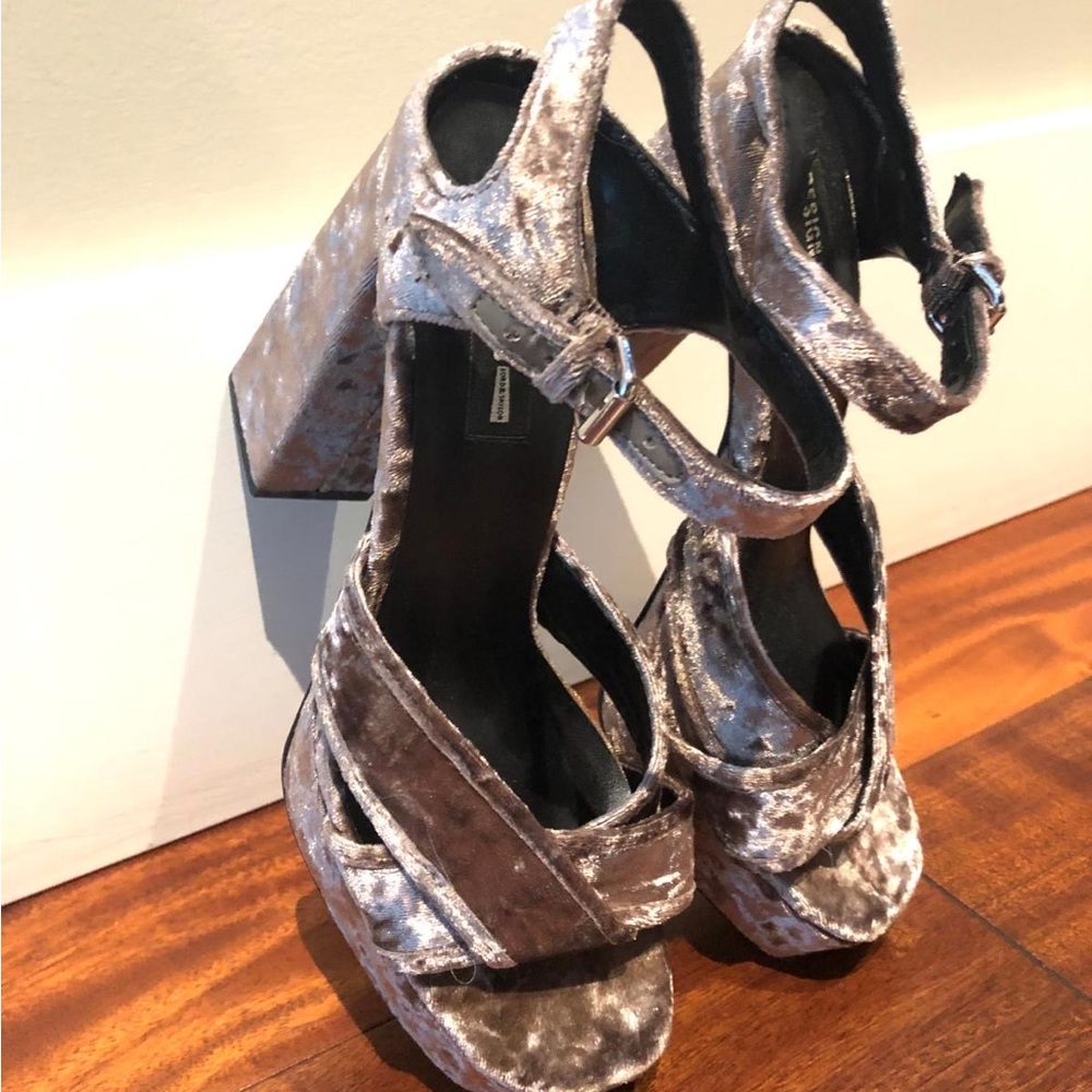 Design Lab  Silver Velvet Platform Sandals